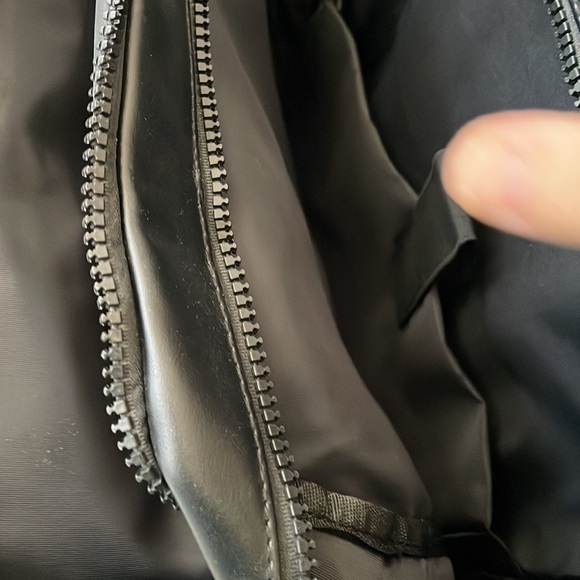 Black backpack  brand new zipper opening - Picture 3 of 5